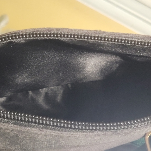 Gucci pouch converted into shoulder bag or strap bag. Aftermarket shoulder strap - Picture 11 of 13